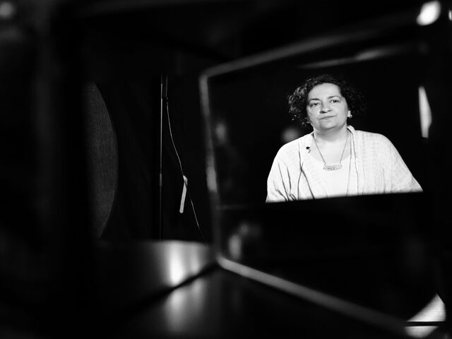 Maria Semenchenko během natáčení v Kyjevě, ukrajinská novinářka a lektorka mediální gramotnosti, podílí se na projektu jako autorka rozhovorů.